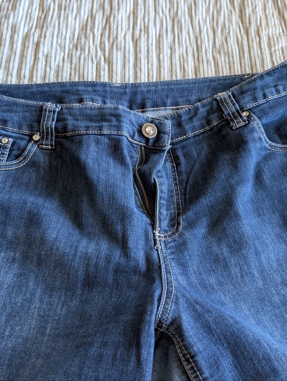 CJ Banks Sparkly Pockets denim Shorts Size 16 W